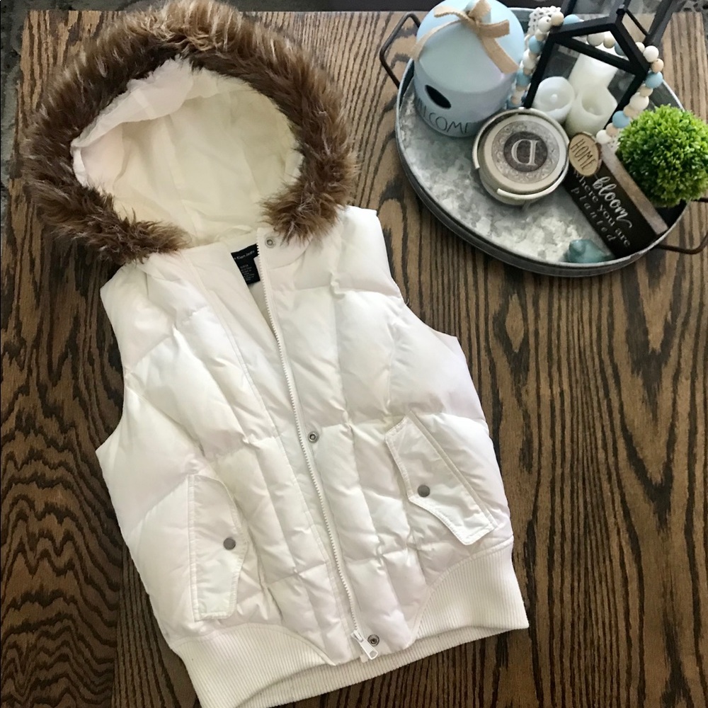 **SOLD**LIKE NEW* White Down Puffer Vest Jacket